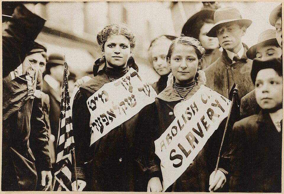 Protesters in 1909 New York against child slavery 